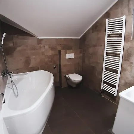 شقة Maza